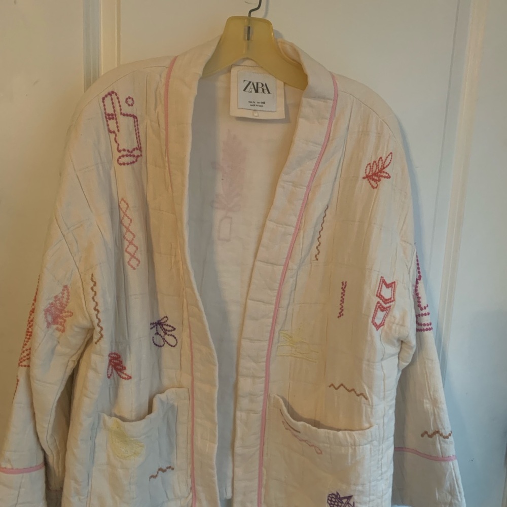 ZARA White Branded Garment Label Display embroidered fruit Sz large pink lined
